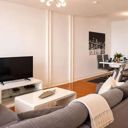 Airy Lapa 2 Bedroom River And Bridge Views Ac Apartman