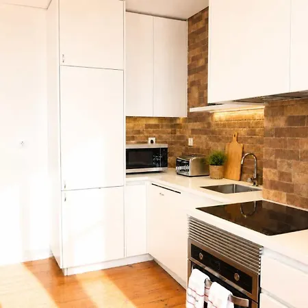 Apartman Airy Lapa 2 Bedroom River And Bridge Views Ac