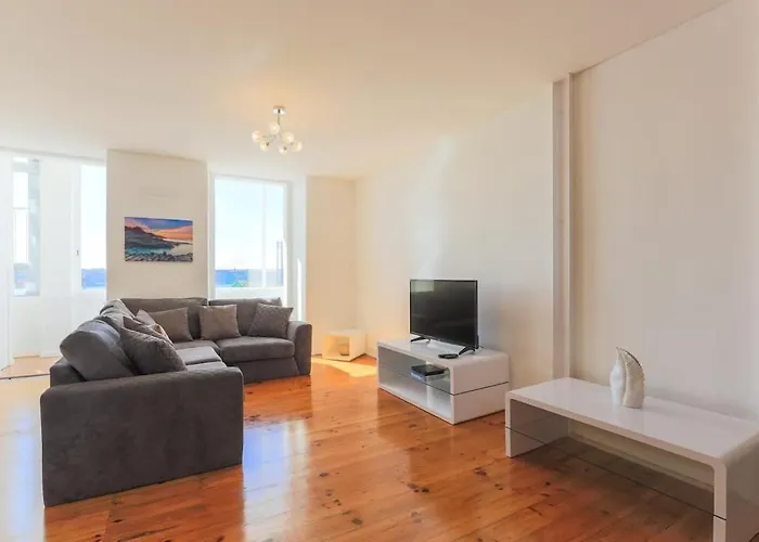 Airy Lapa 2 Bedroom River And Bridge Views Ac شقة
