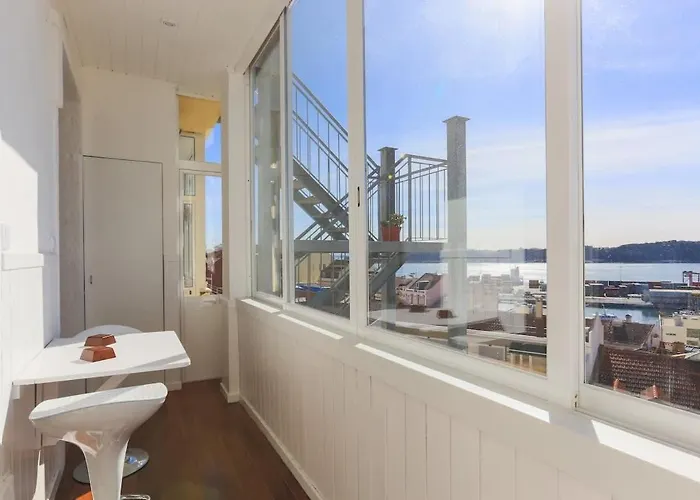 Airy Lapa 2 Bedroom River And Bridge Views Ac Lisboa