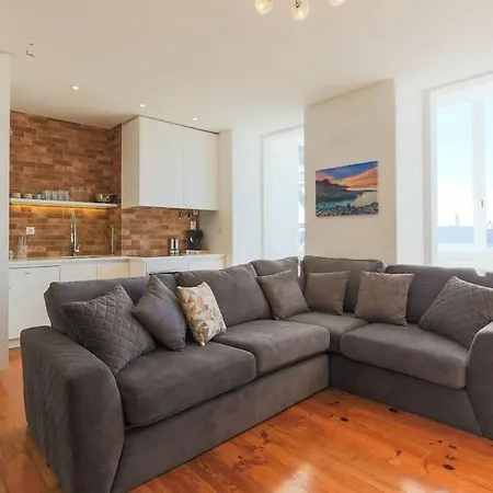 Appartamento Airy Lapa 2 Bedroom River And Bridge Views Ac Lisbona
