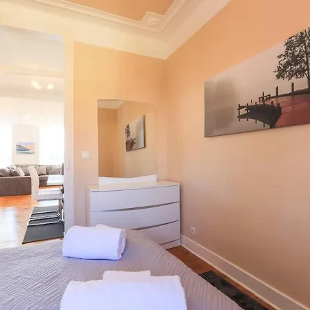 Airy Lapa 2 Bedroom River And Bridge Views Ac Lisbona