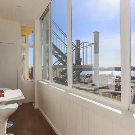 Airy Lapa 2 Bedroom River And Bridge Views Ac Lisbona